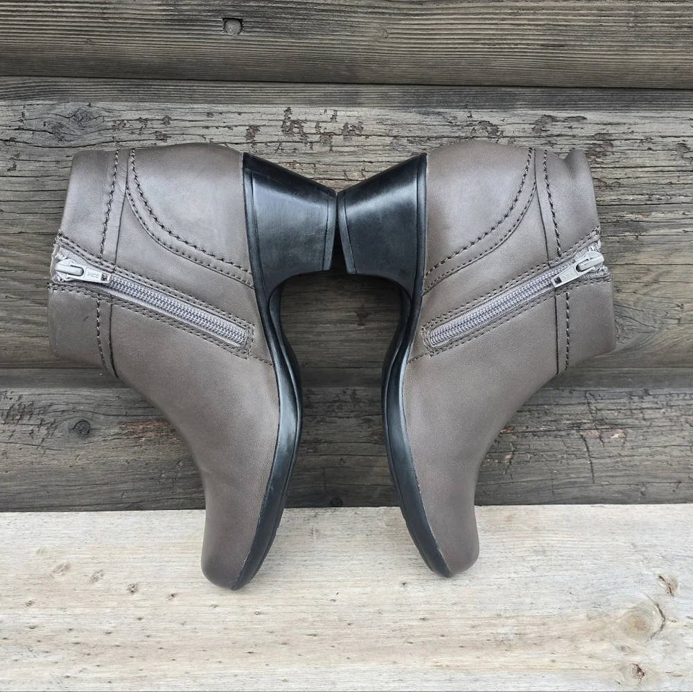 Clarks Bendables Ingalls Thames Y2K Boho Minimalist Leather Comfort Bootie 6M